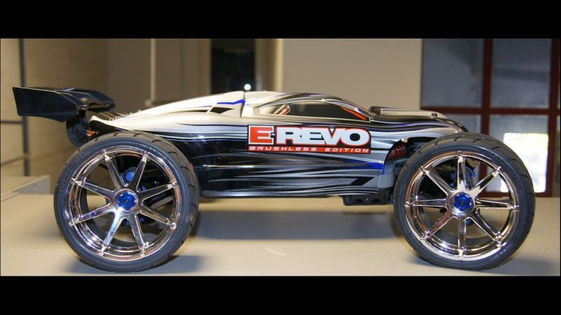 E-Revo Brushless side1.jpg